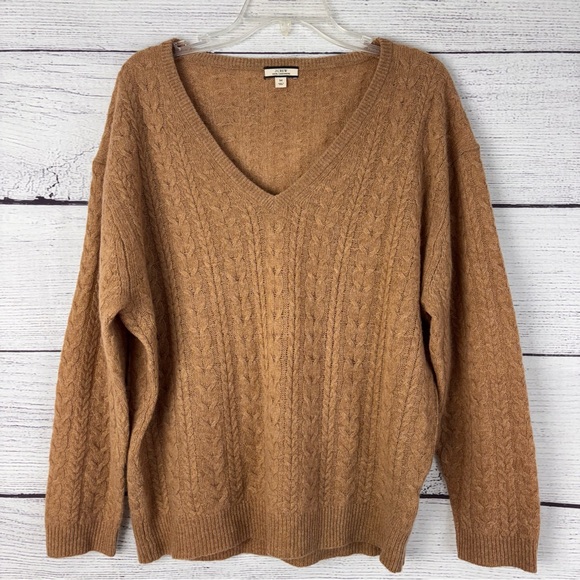 J. Crew Camel Cable Knit V Neck Cashmere Sweater Size Medium - Picture 4 of 8